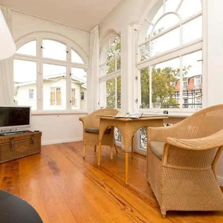 Astrid, T1 Koeln Apartment